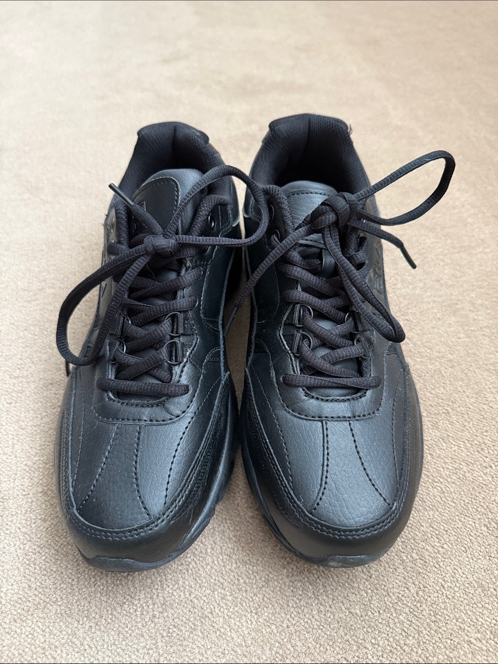 FILA Women’s Black Slip Resistant Service Shoes- Worn Once  Size 10